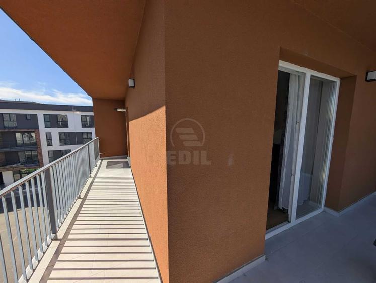 Apartament cu 3 camere semidecomandat în Florești