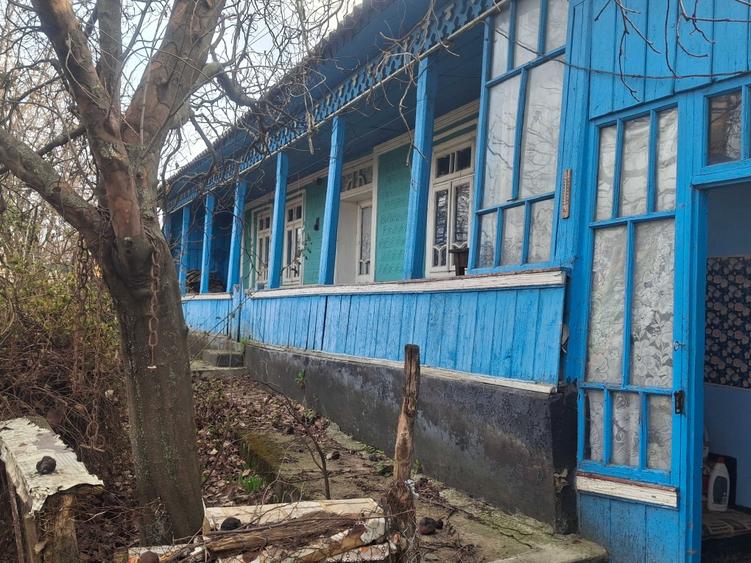 Casă cu 2 camere în Perieni