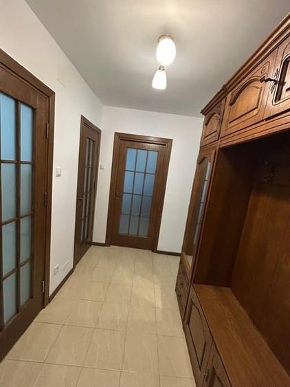 Apartament cu 3 camere decomandat, mobilat în Drumul Taberei