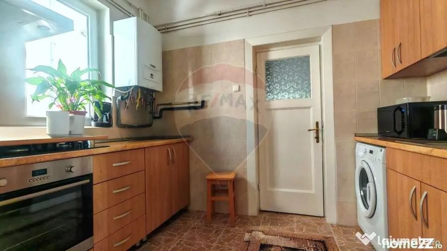 Apartament cu 4 camere semidecomandat în Domenii