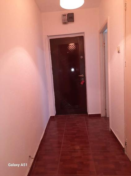 Garsonieră decomandată în Gorjului