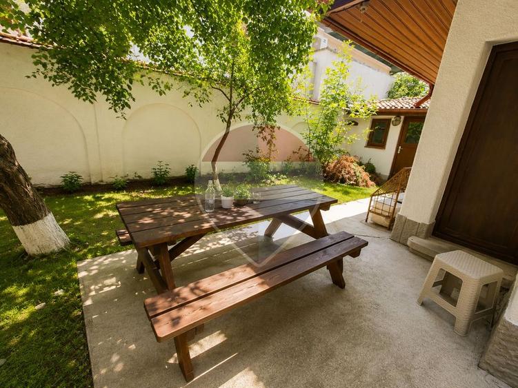 Casă individuală cu 1 camere cu Teren 100 Mp în Periferie