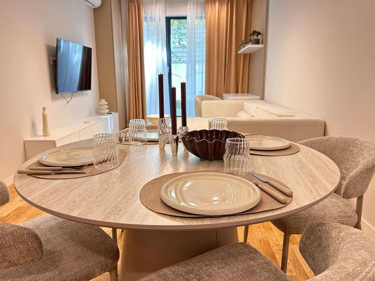 Apartament cu 2 camere semidecomandat, mobilat în P-ta Presei Libere