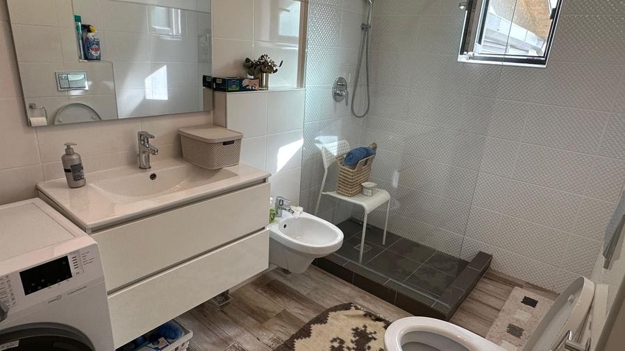 Vila modernă  în Lumina – complet mobilată și utilată - 32