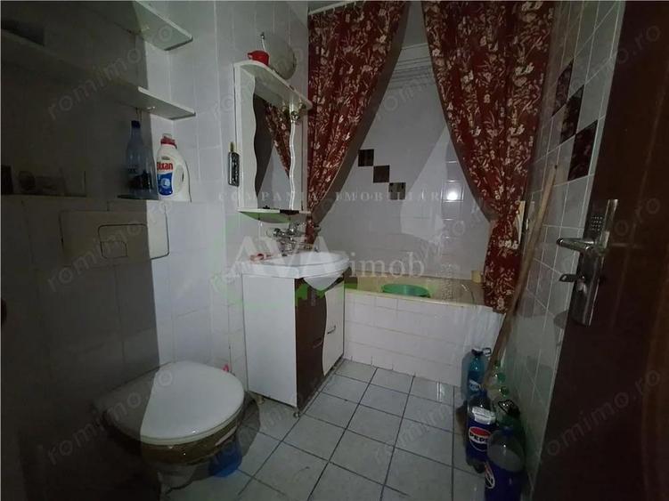 Apartament cu 3 camere semidecomandat în Central