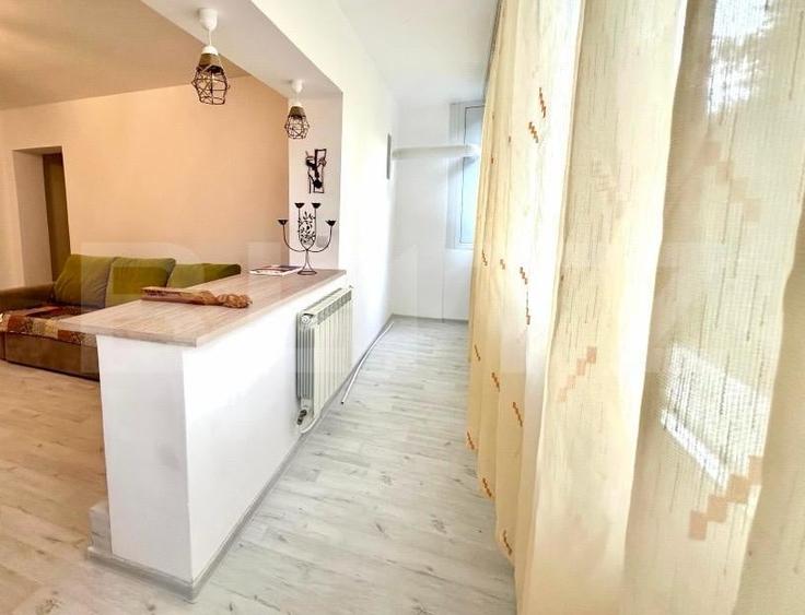 Apartament cu 3 camere semidecomandat, mobilat în Cetate