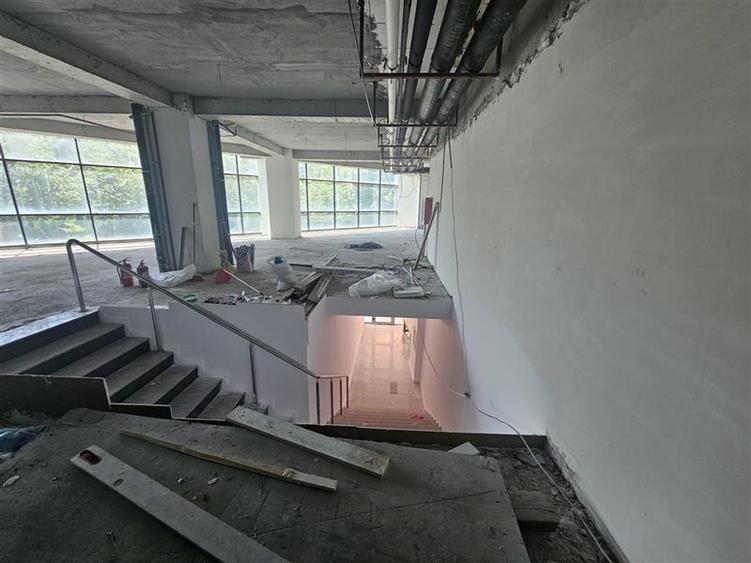 Spațiu comercial, de 300 mp, în Baba Novac