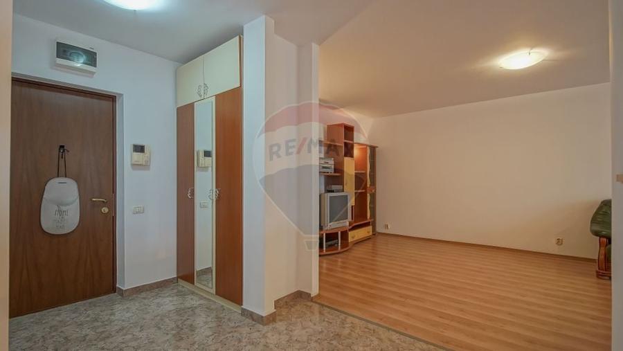 Apartament cu 3 camere decomandat în Griviței