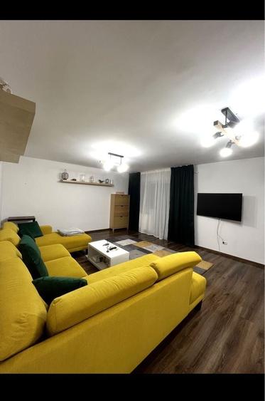 Apartament cu 3 camere decomandat în Micro 5