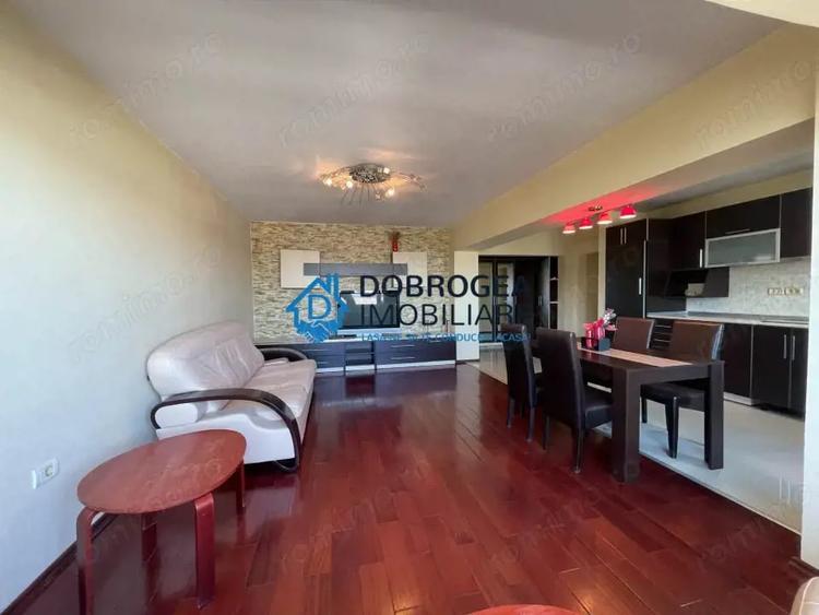 Apartament cu 3 camere decomandat în Păcii
