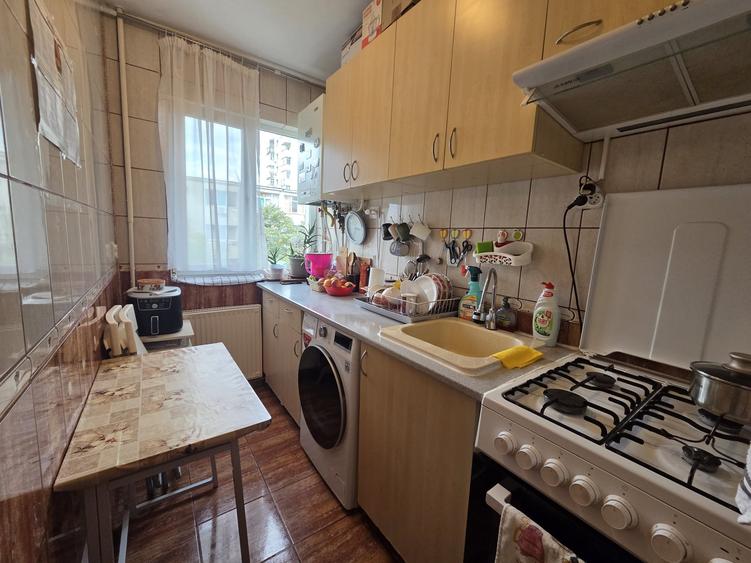 Apartament cu 2 camere nedecomandat, mobilat în Mircea cel Bătrân