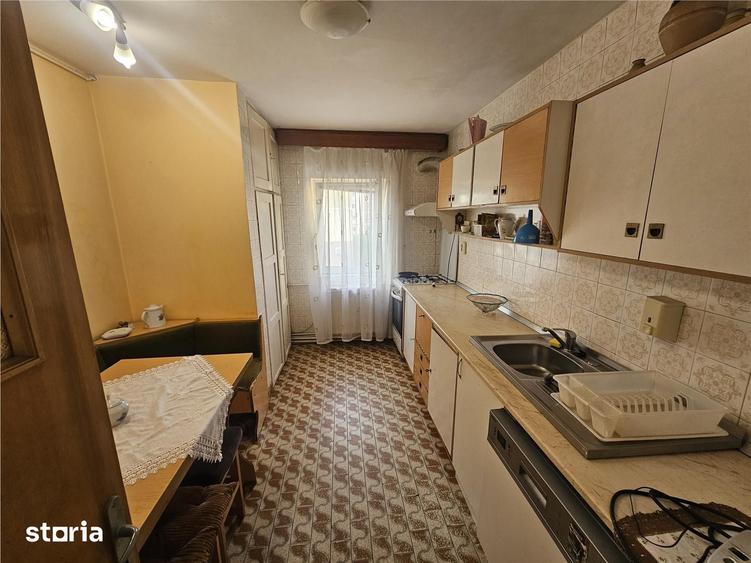 Apartament cu 4 camere decomandat în Central