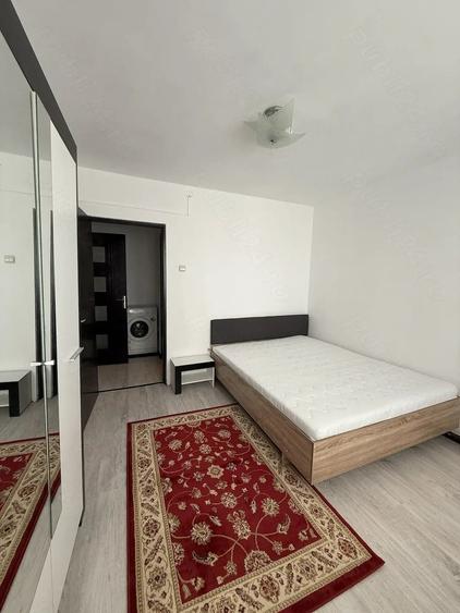 Apartament cu 2 camere semidecomandat în Podu Roș