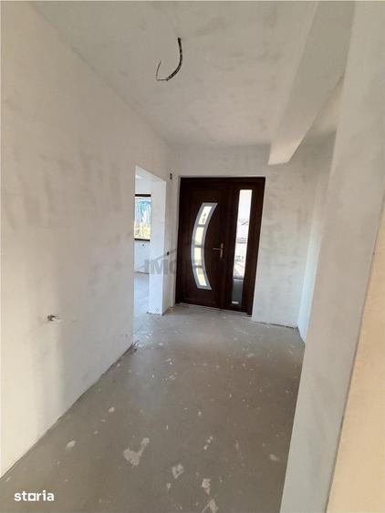 Casă cu 4 camere cu Teren 8400 Mp în Pătrăuți