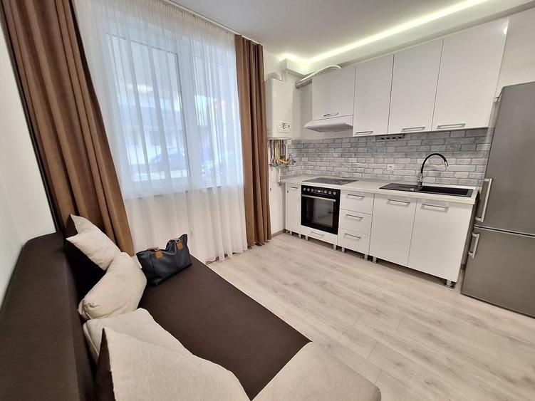 Apartament cu 3 camere semidecomandat în Florești