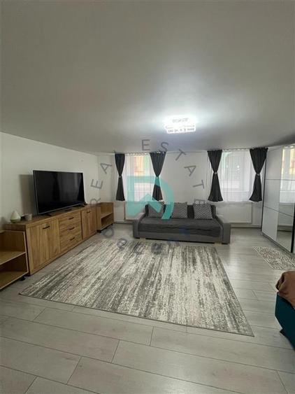Apartament cu 3 camere decomandat, mobilat în Brașovul Vechi