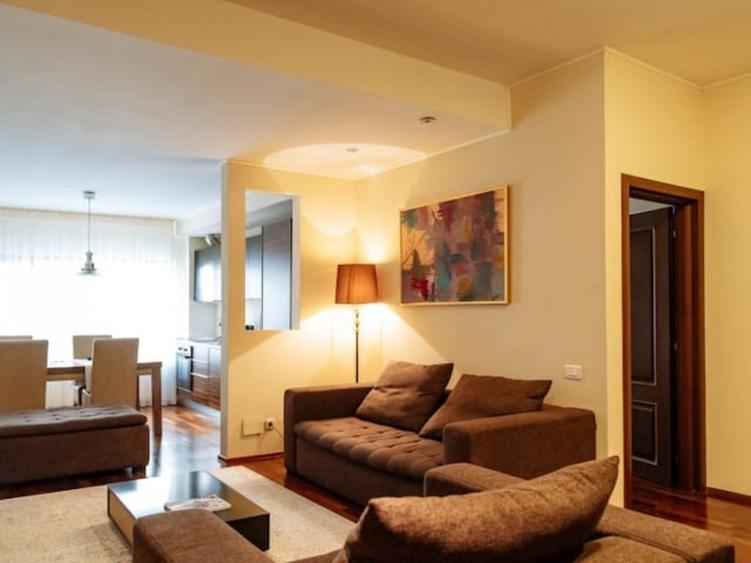 Apartament cu 3 camere decomandat, mobilat în Șoseaua Nordului