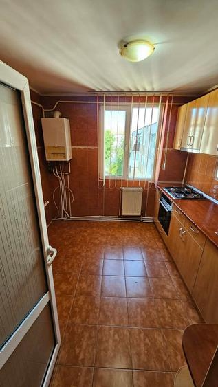 Apartament cu 3 camere decomandat în Est