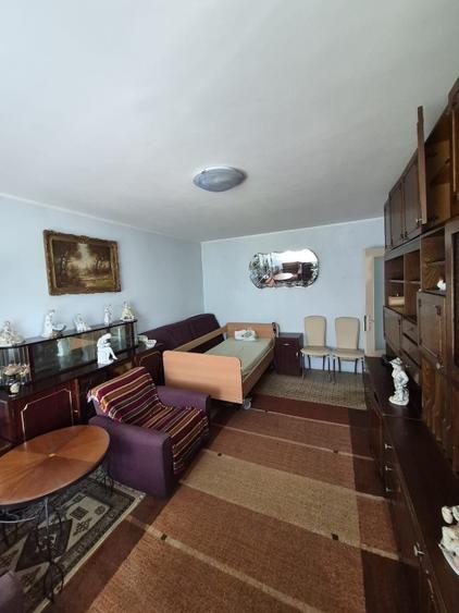 Apartament cu 2 camere decomandat în Rovine