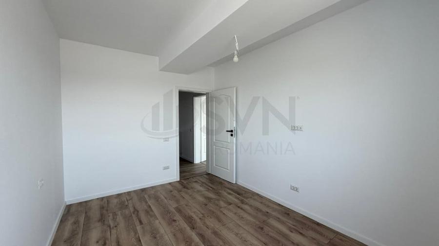 Apartament cu 3 camere decomandat în Sisești