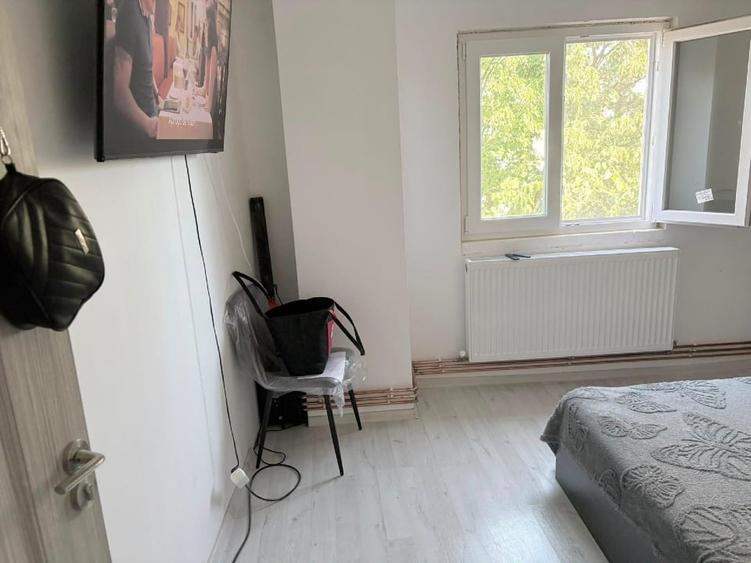 Apartament cu 2 camere decomandat, mobilat în Dâmbovița