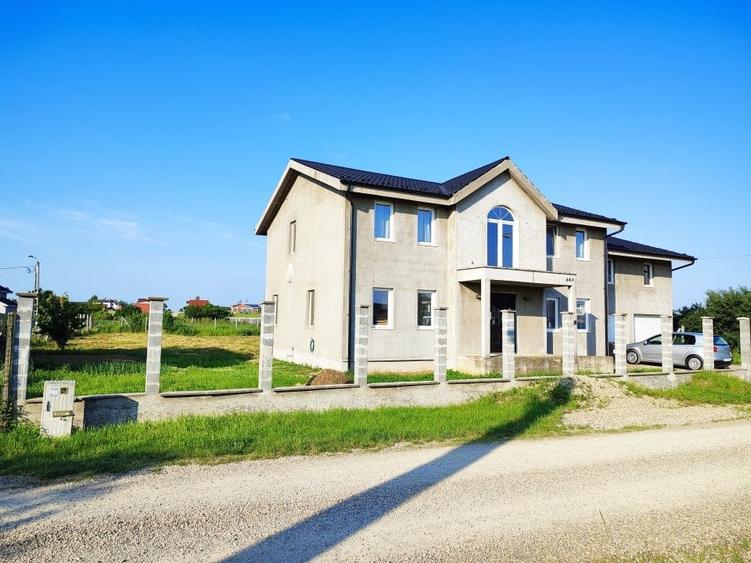 Casă individuală cu 7 camere cu Teren 542 Mp în Centura