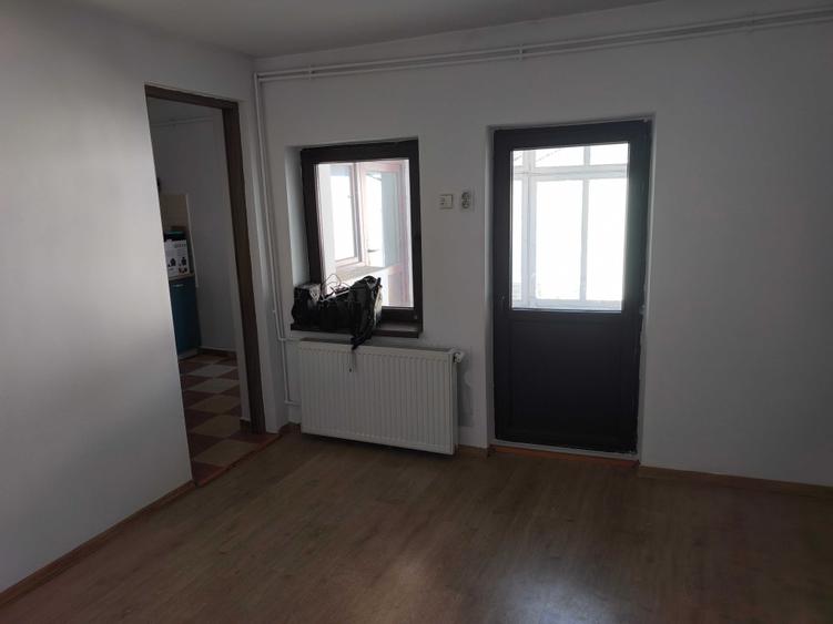 Casă cu 3 camere cu Teren 181 Mp în Exterior Vest