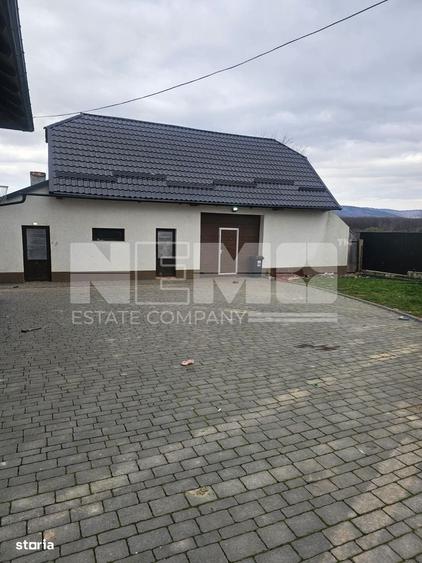 Casă cu 4 camere în Burla