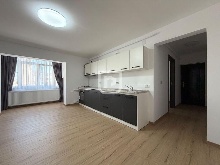 Apartament cu 3 camere semidecomandat, mobilat în Central