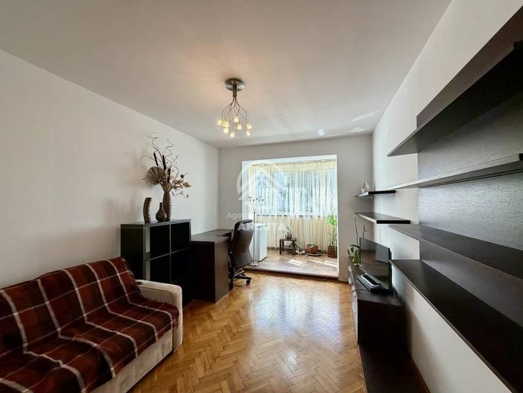Apartament cu 3 camere în Plopilor