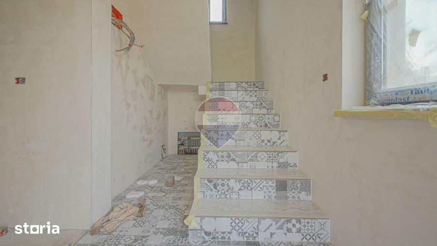 Casă cu 4 camere cu Teren 500 Mp în Stupini