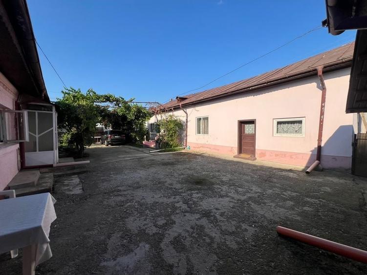 Casă cu 4 camere în Lungulețu