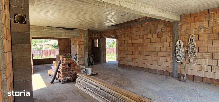 Casă cu 3 camere cu Teren 566 Mp în Corunca