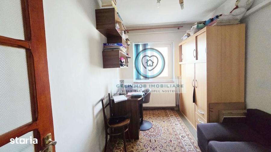 Apartament cu 3 camere decomandat în Mihai Bravu