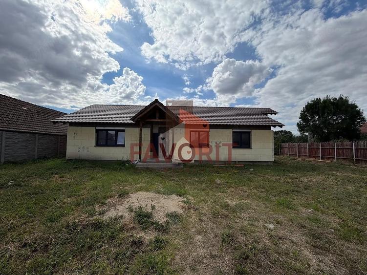 Casă cu 4 camere cu Teren 860 Mp în Covaci