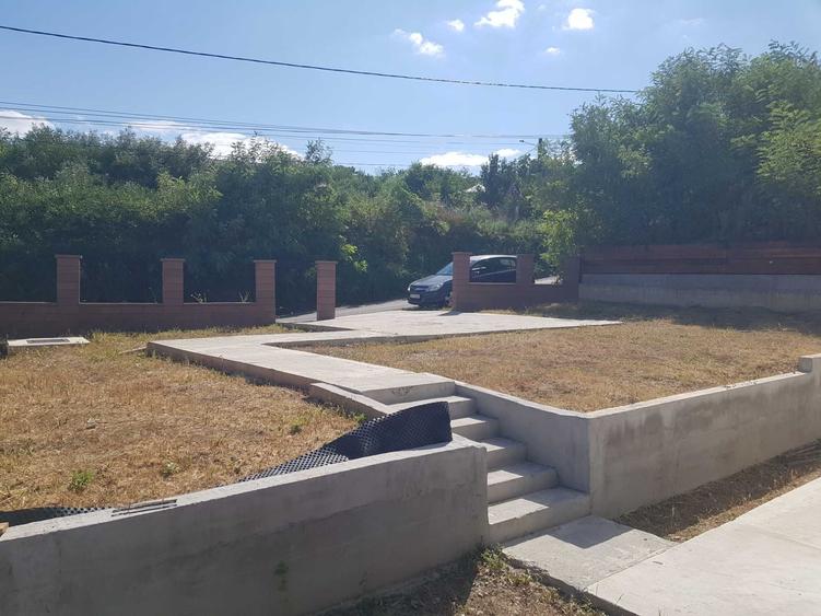 Casă cu 4 camere în Tomești