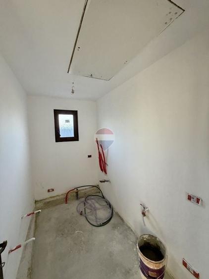Casă individuală cu 5 camere cu Teren 433 Mp în Golești