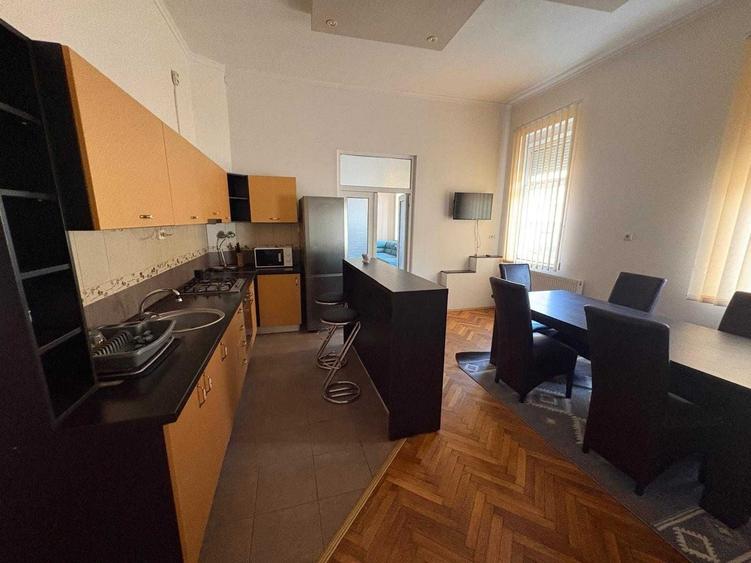 Casă cu 4 camere cu Teren 300 Mp în Central