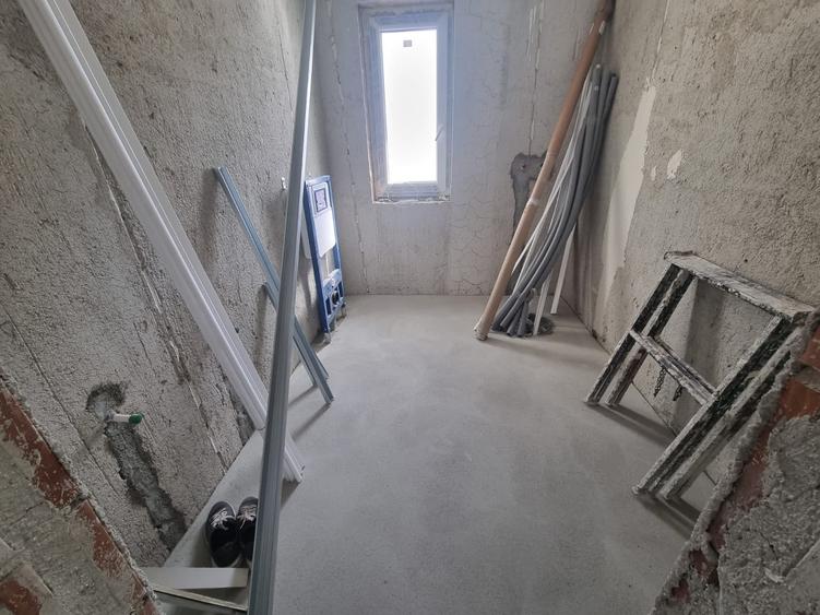 Casă individuală cu 6 camere cu Teren 350 Mp în Cetate