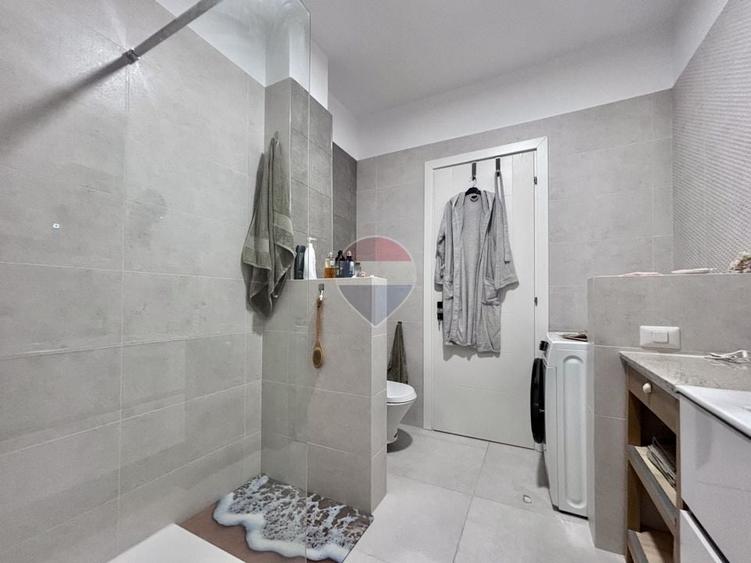 Apartament cu 2 camere semidecomandat, mobilat în Sud