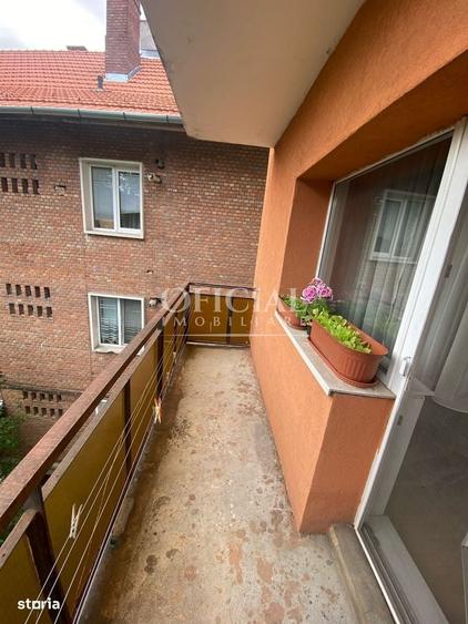 Apartament cu 4 camere decomandat în Central