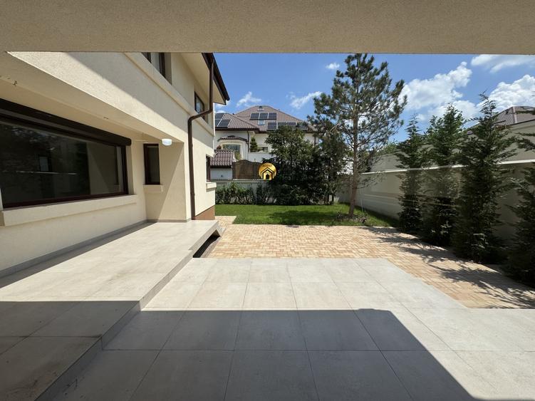 Casă individuală cu 6 camere cu Canalizare în Băneasa