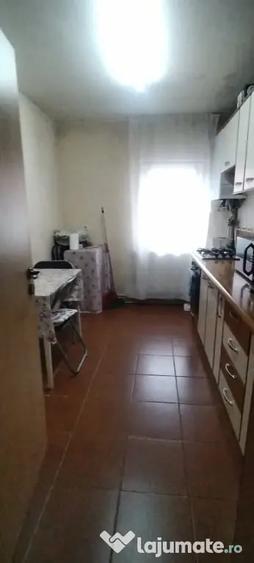 Apartament cu 3 camere nedecomandat în Central