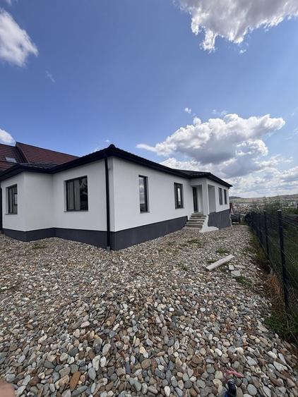 Casă cu 4 camere în Exterior Vest