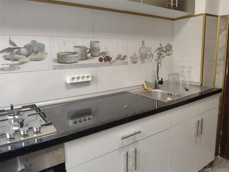 Apartament cu 2 camere semidecomandat, mobilat în Independenței