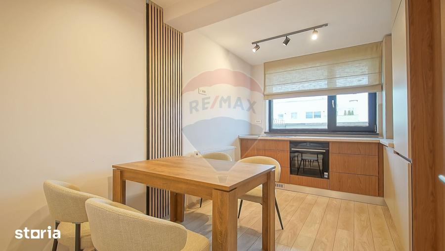 Apartament cu 3 camere decomandat în Tractorul