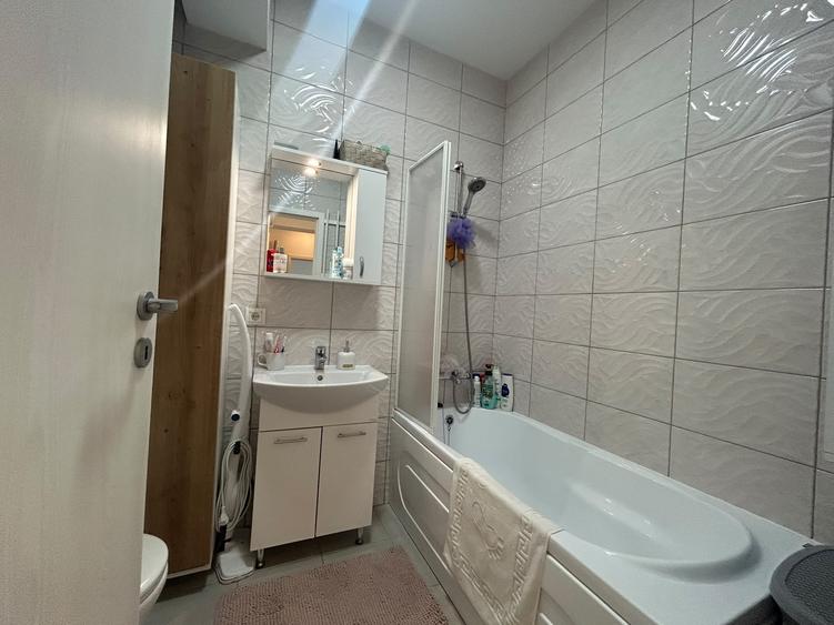 Apartament cu 2 camere decomandat în Berceni