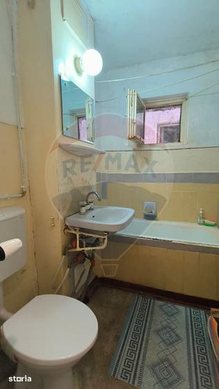 Apartament cu 3 camere decomandat în Micro 17