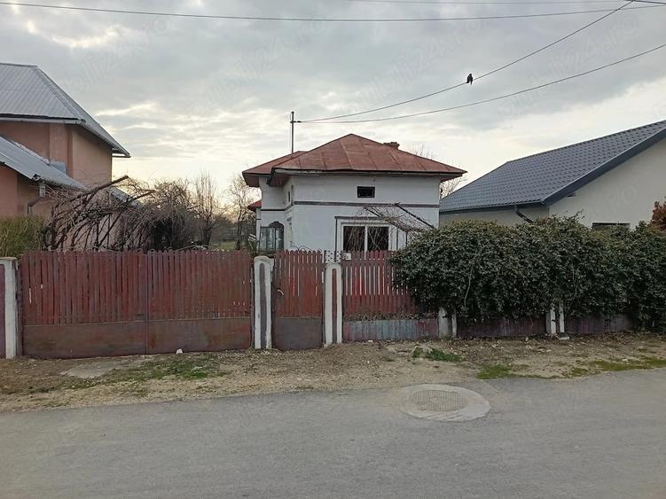 Casa ?i teren de vanzare in Gae?ti, zona buna! - 1