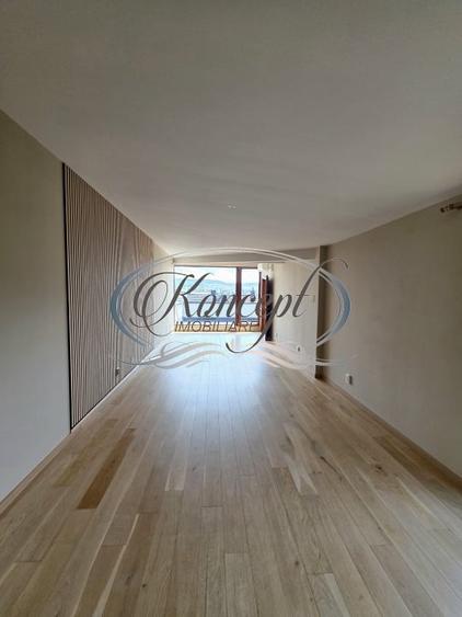 Casă individuală cu 9 camere cu Canalizare în Gruia